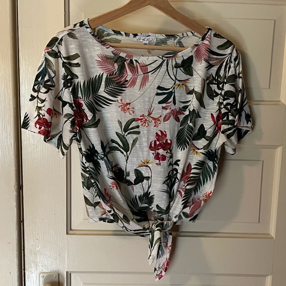 On the Road ... Sandspur Tie Front Knit Top — size medium